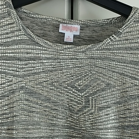 LuLa Roe Gigi Metallic Print Top S - Picture 3 of 9
